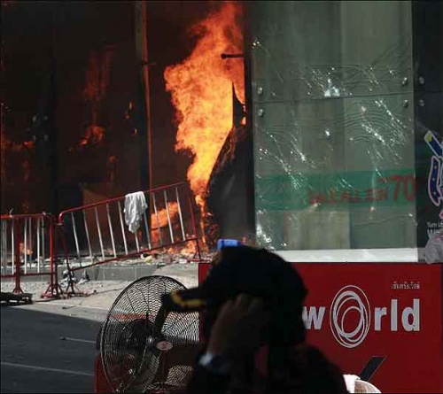 Fire tears through the ground fl oor of the CentralWorld shopping centre before engulfi ng other parts of the building