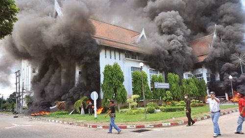 Enraged red shirt protesters in Mukdahan province burn the city hall building