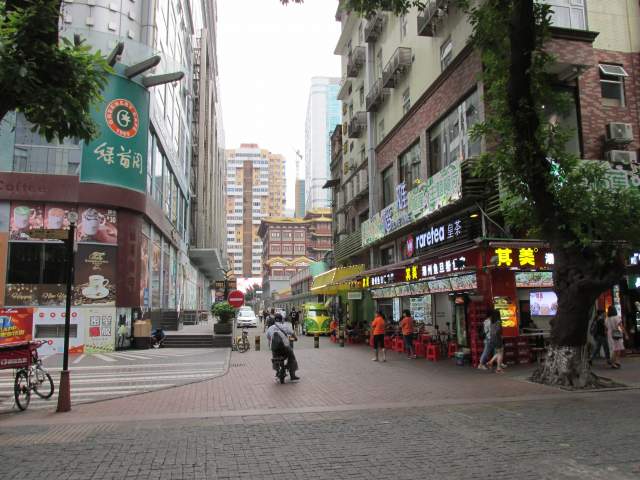      (Huifu Dong Lu Food Street)