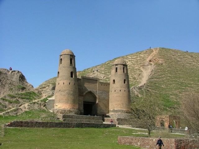 Гиссарская крепость в таджикистане фото